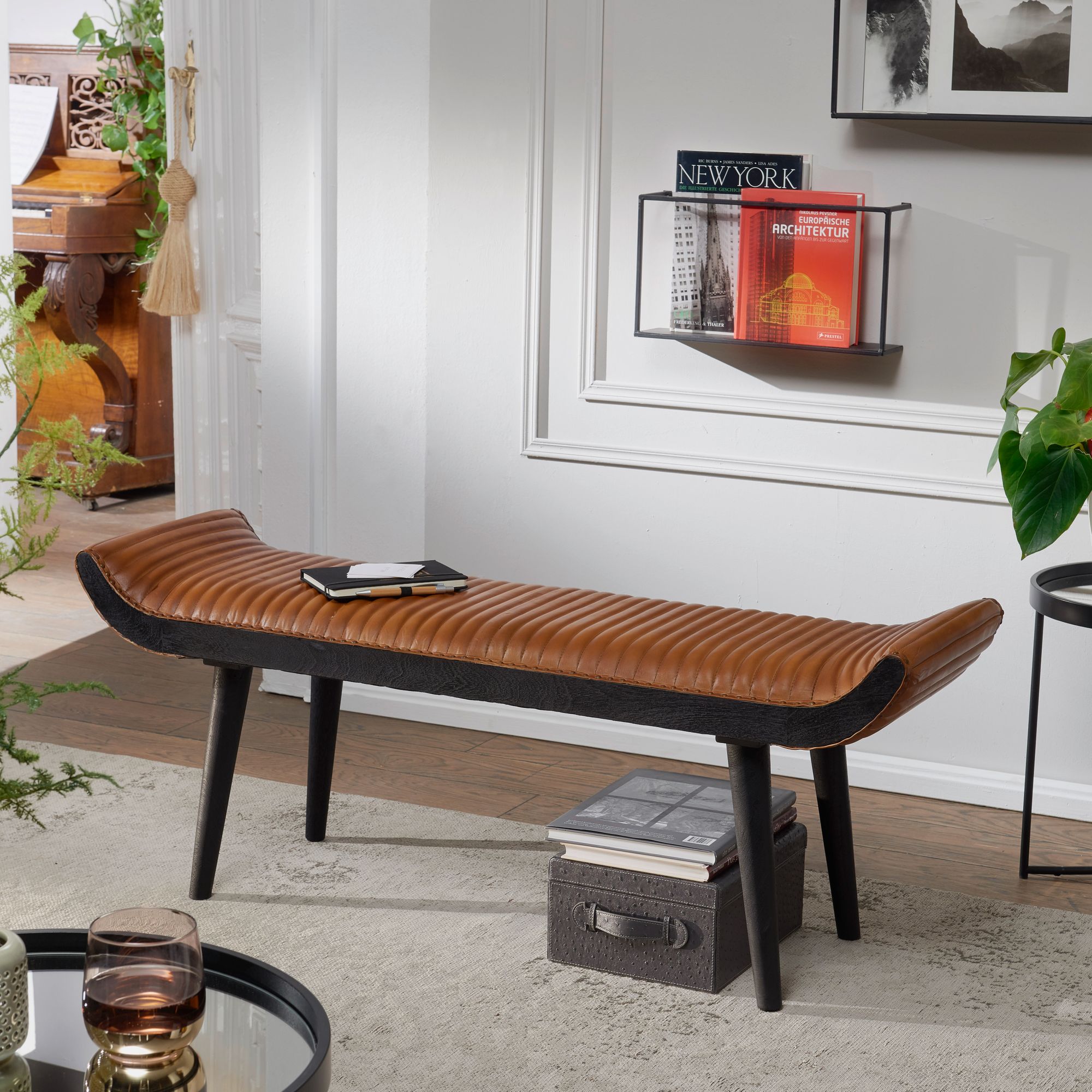 Banco de couro legítimo Marrom | Madeira maciça | 125x51x38 cm | Design moderno